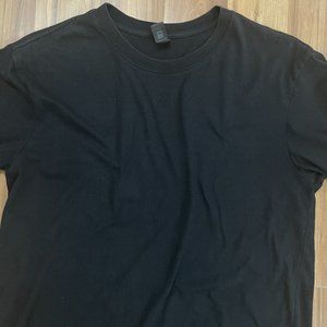 Gildan black tee unisex size M